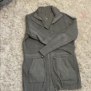 Women Lou & Grey zipper sweater, size small